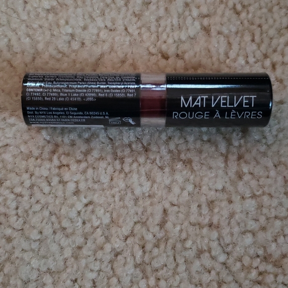 Nyx velvet Matte Lipstick - Picture 2 of 4